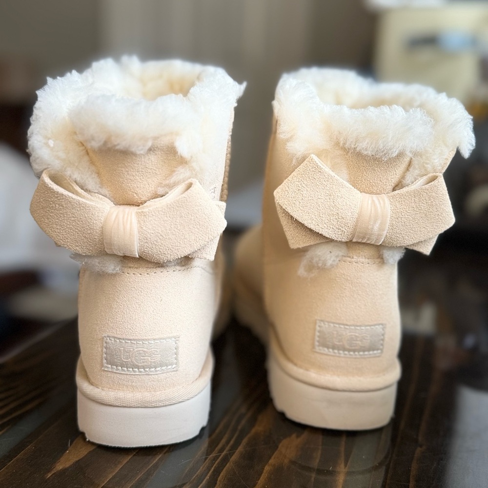 UGG Bailey Suede Bow Boot - New no box
